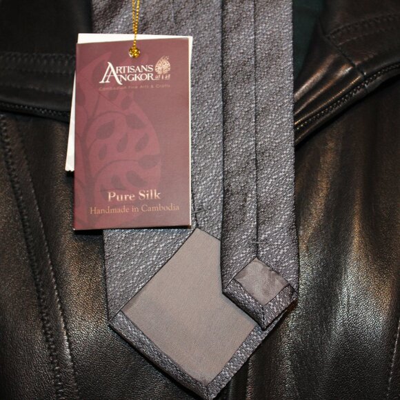 Elegant Grey Silk Neckwear TIE by Artisans Angkor NWT - Picture 4 of 7
